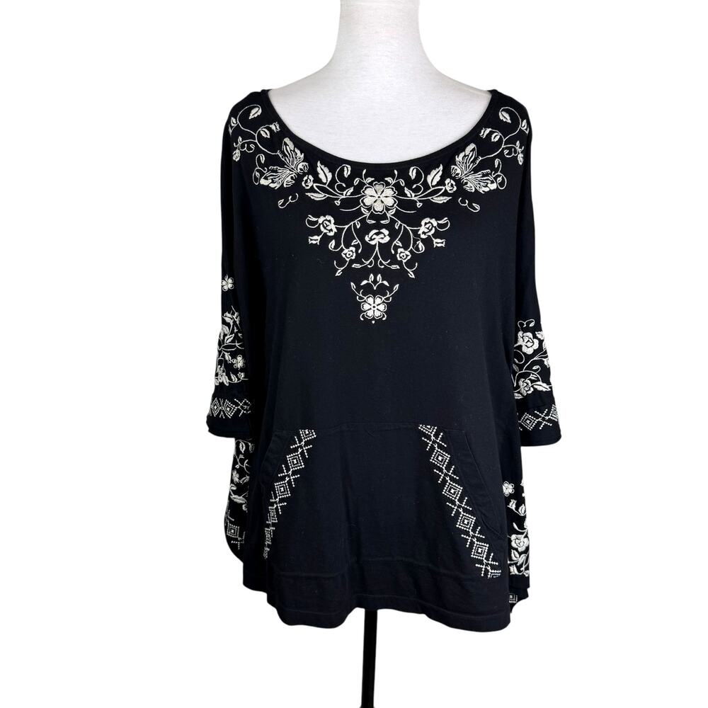 Johnny Was XS/S Black White Embroidered Kimono Sleeves Front Pocket Poncho Top